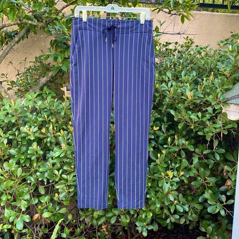 Athleta Women's Navy Blue White Striped Mid-Town Jogger/Pants Size 10. EUC